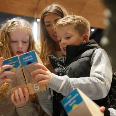 This special sandwich packaging showed the climate impact of different fillings.