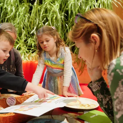 Children shared their choices from a menu with researcher Thalia. 